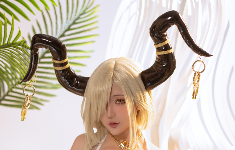 星之迟迟cos24年万圣节4套写真+视频