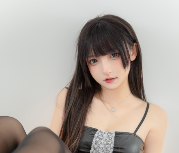 神楽坂真冬cos秋日暖屋+草莓牛乳写真+视频