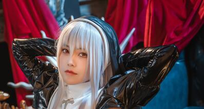 蜜汁猫裘cos恶堕修女＋小妈写真合集