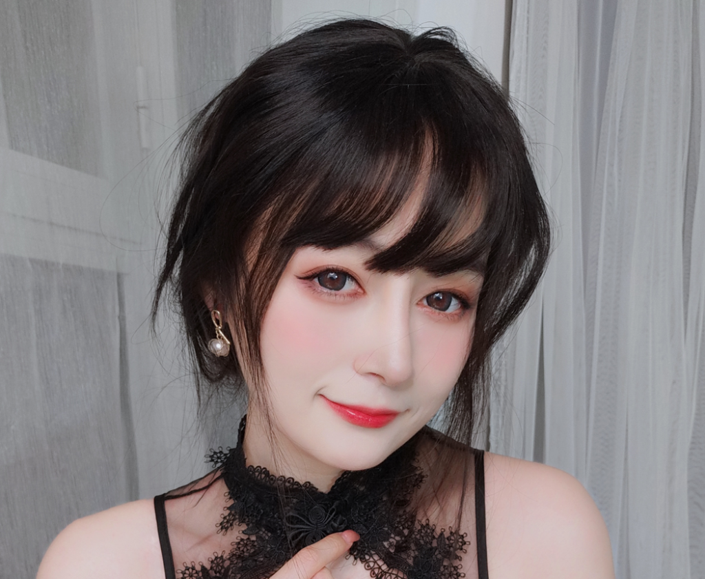 白银81cos粉嫩护士+黑色包臀裙+自撮写真