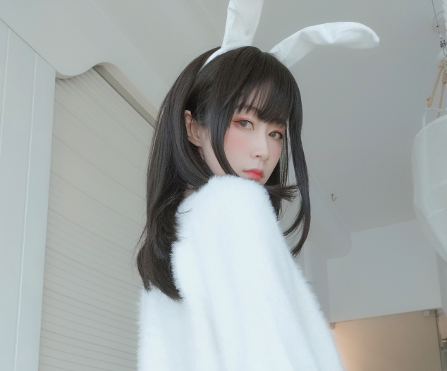 白银81cos白丝兔子+粉红狐狸+灰色空间写真+视频