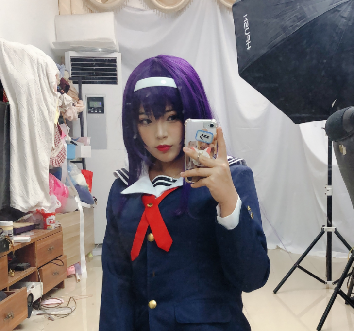 白烨cos湿身JK+学姐校服自拍+修女写真+视频