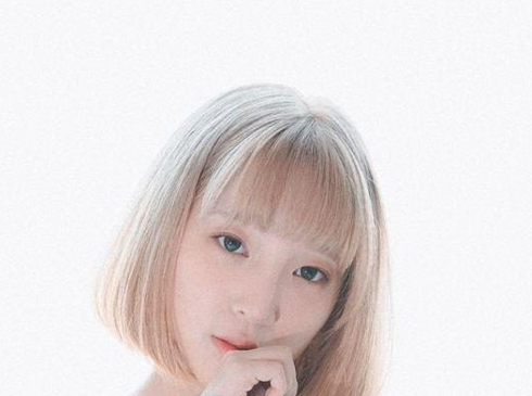 姜仁卿cos兔女郎+白T恤写真