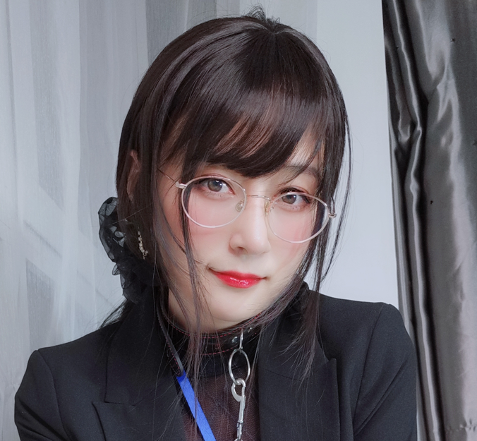 白银81cos黑丝+酒后女秘书+碎花裙写真+视频