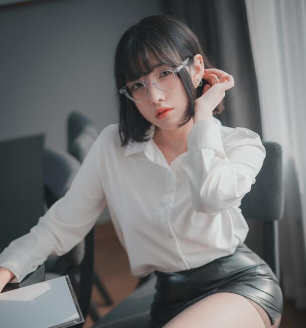 sonson cos秘书+游泳课写真合集