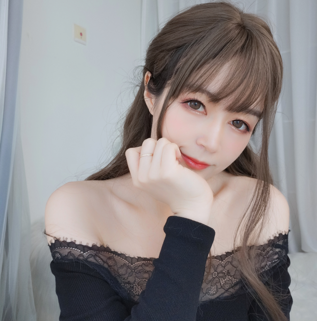 白银81 cos黑西服+制服+通讯官写真+视频