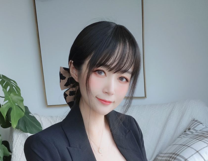 白银81 cos圣诞+西服+小白羊2写真+视频