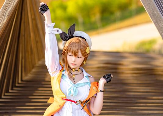 星之迟迟cos女仆＋莱莎的炼金工坊写真合集+视频